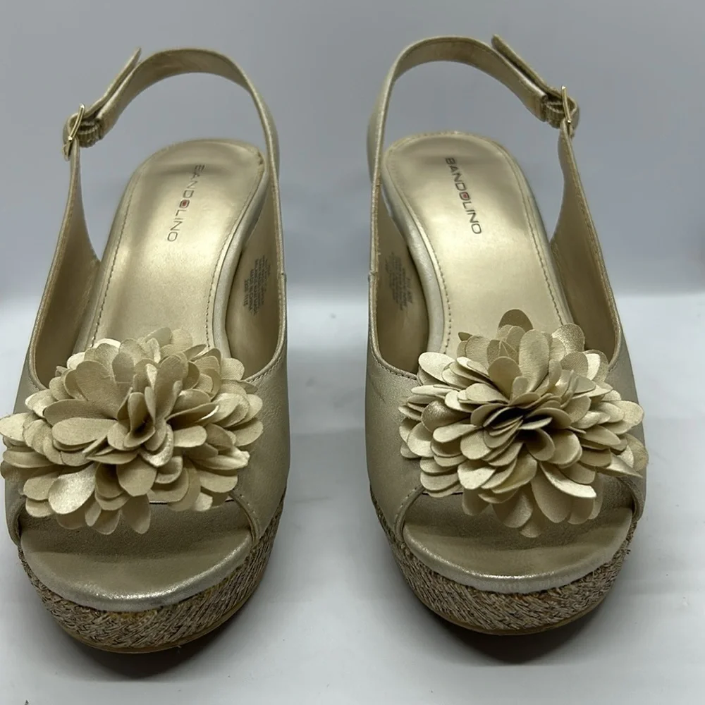 Bandolino Prewoned Champagne Floral Wedge Sandals